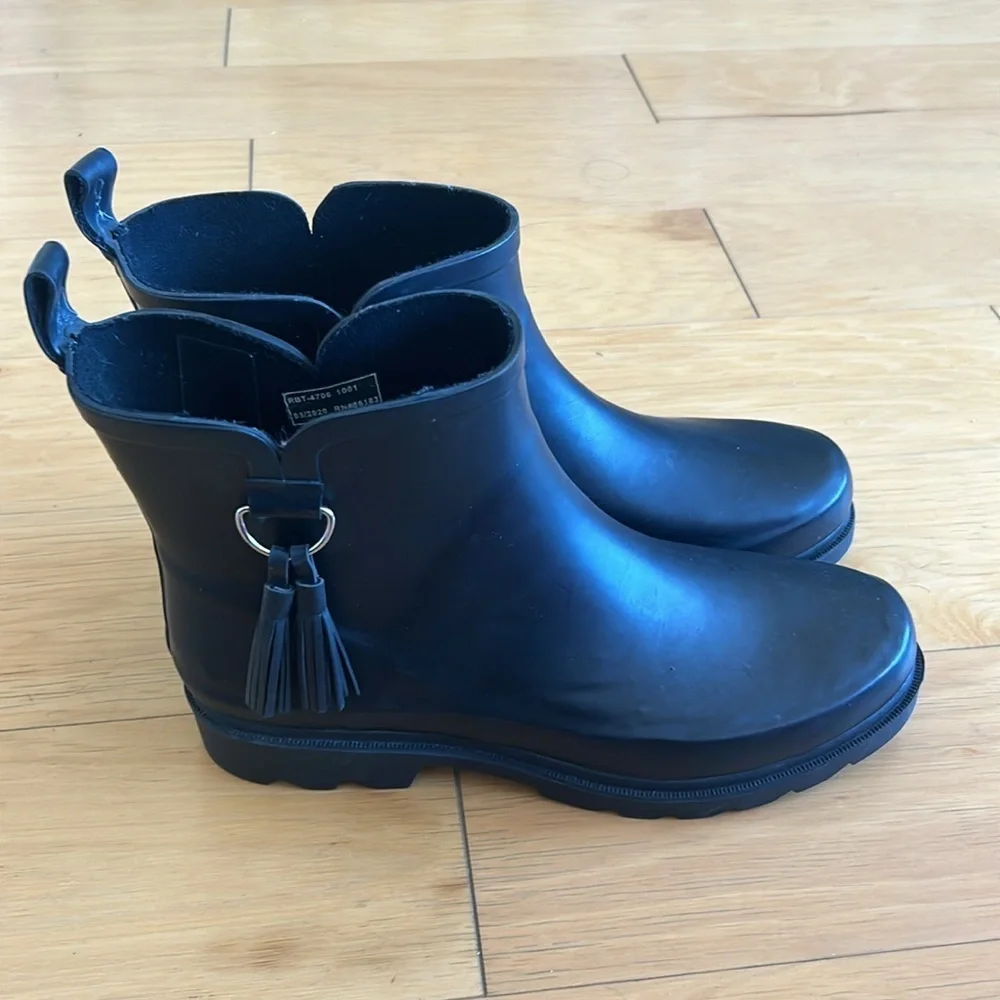 Capelli New York tassel rain boots